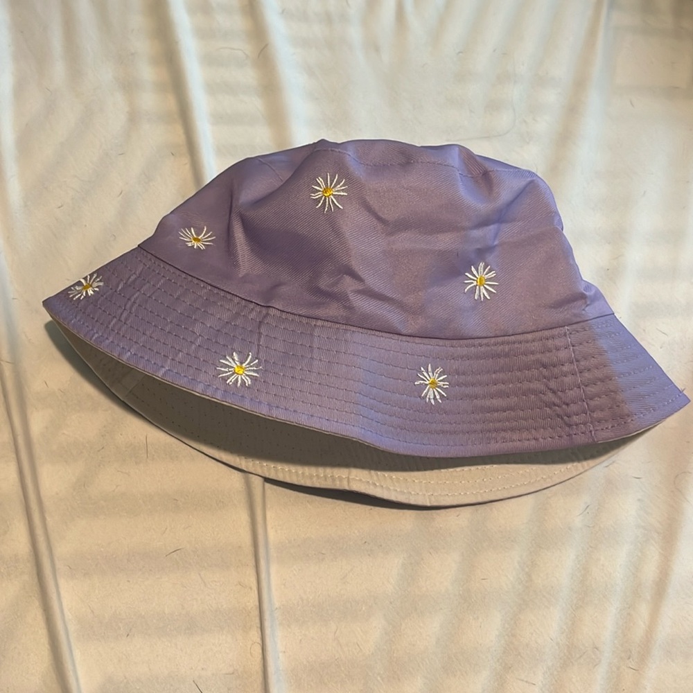 White Daisy Flower Design Lavender Bucket Hat